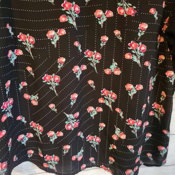 Van Heusen XL black floral short flutter lace sleeve blouse - Picture 2 of 7